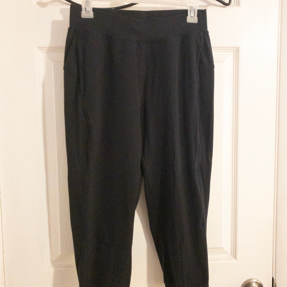 Black Lululemon Jogger Crops